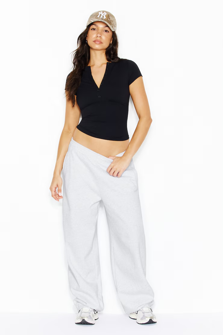 Sleek Underbust Henley Short Sleeve Top - Image 2
